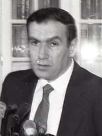 Portrait of Levon Ter-Petrosyan, a bearded man in a suit, photographed in the early 1990s