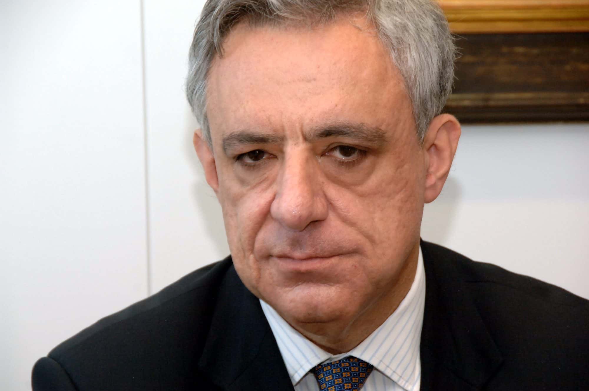 Vartan Oskanian in a dark suit speaking at a formal meeting in 2007